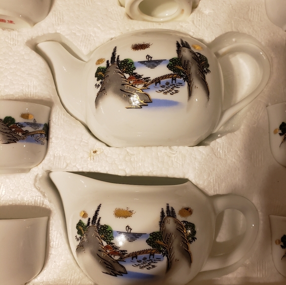Complete Unique Vintage Tea Set - Picture 2 of 3